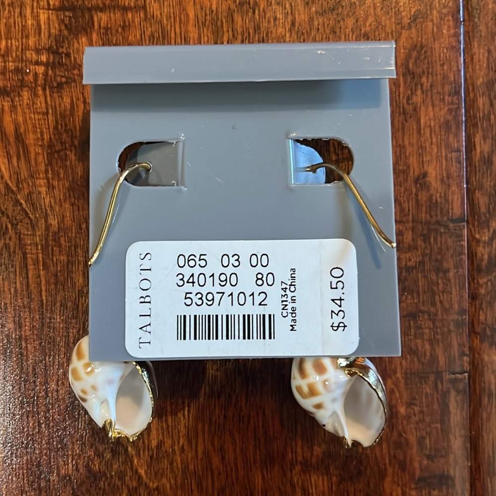 Talbots boho faux conch shell gold tone earrings - Picture 3 of 3